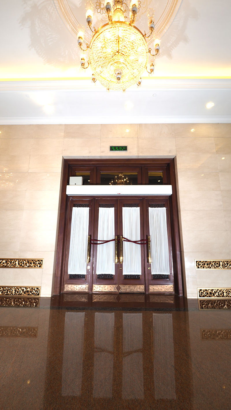 全國政協(xié)禮堂選用康平空調(diào)明裝電熱風幕